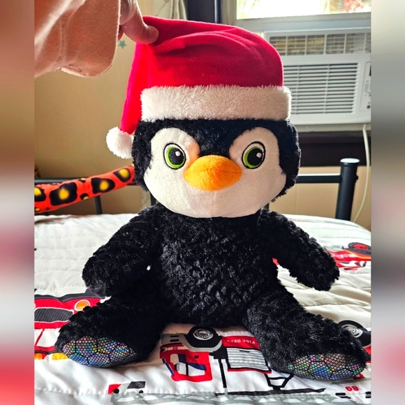 hug & luv Other - Christmas Penguin